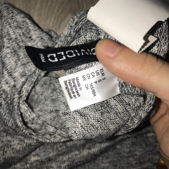 Grey front crossed long sleeve crop top - Picture 3 of 3